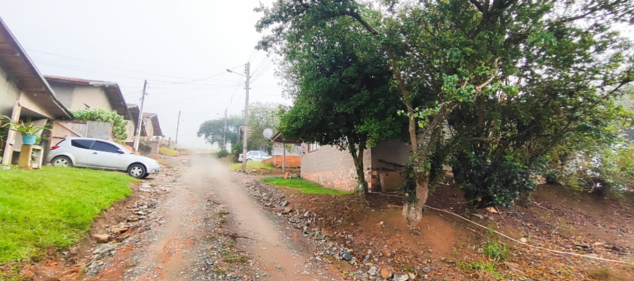 TERRENO RURAL COM ÁREA DE 25.319,00m² E COM CONSTRUÇÕES NAO AVERBADAS EM PETROLANDIA
